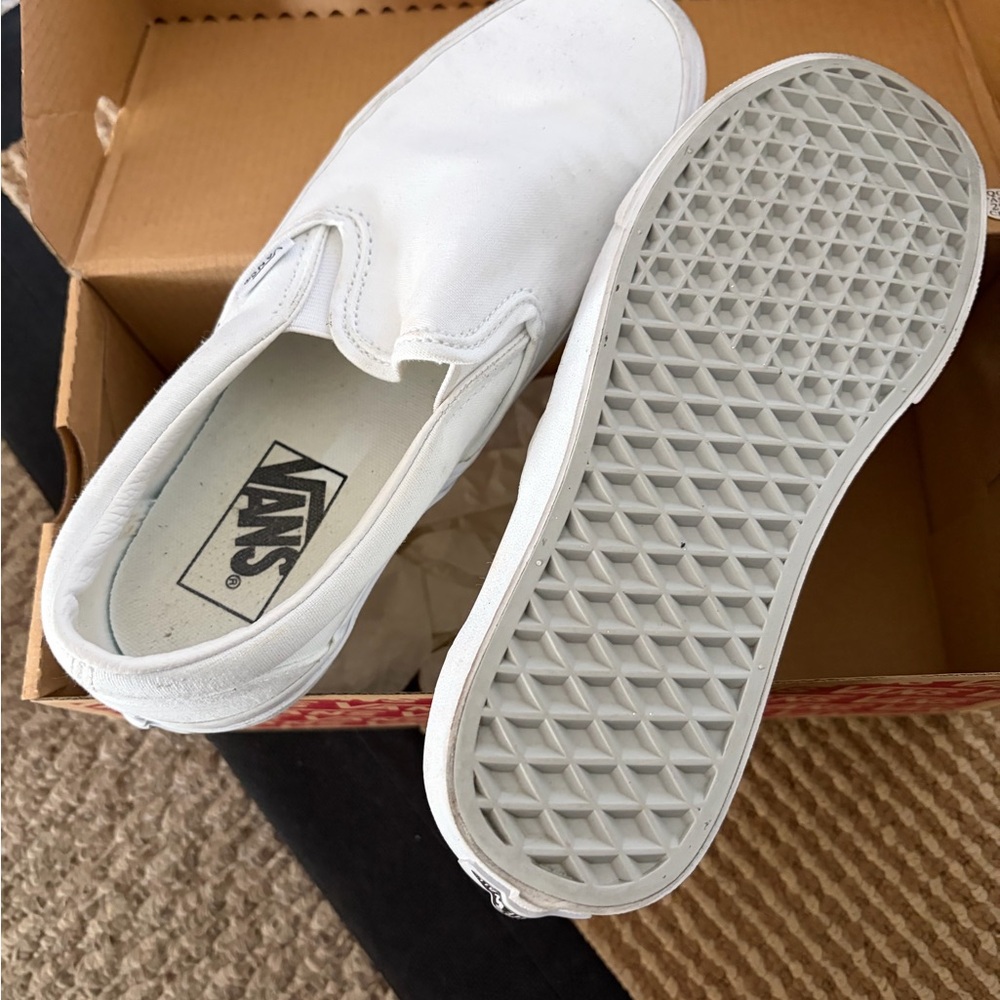 Vans canvas slip on shoe, size 7, like new in box